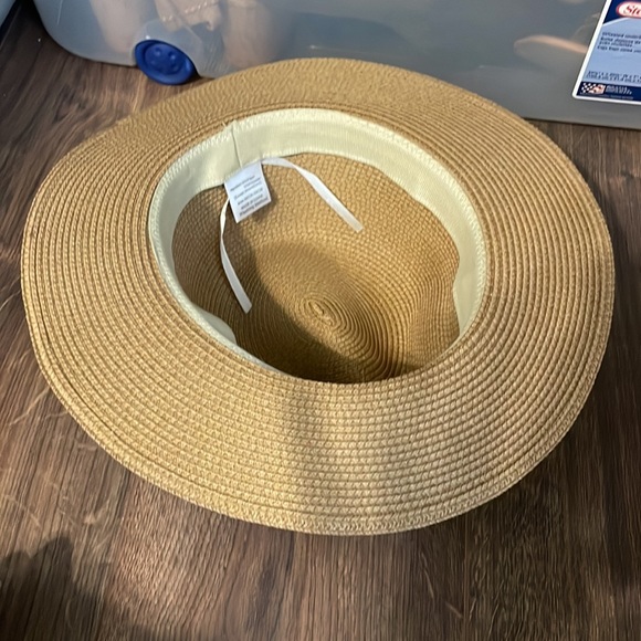 Beach hat - Picture 2 of 4